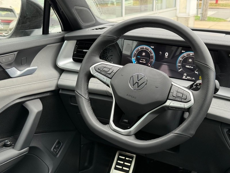 Volkswagen Tiguan Vehicle Full-screen Gallery Image 8