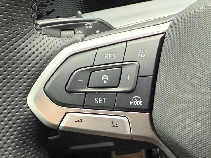 Volkswagen Tiguan Vehicle Full-screen Gallery Image 10