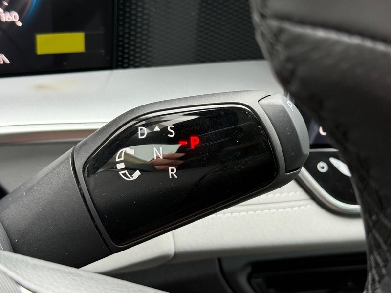 Volkswagen Tiguan Vehicle Full-screen Gallery Image 12