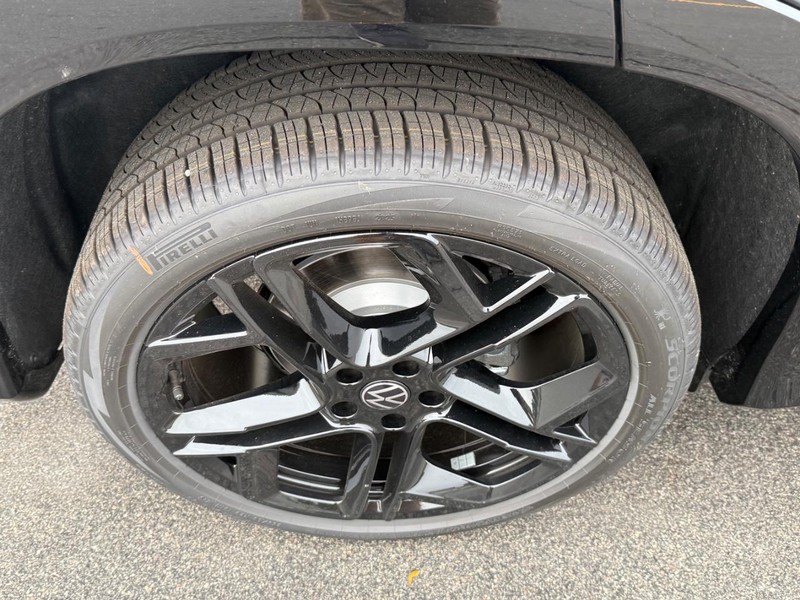 Volkswagen Tiguan Vehicle Full-screen Gallery Image 4