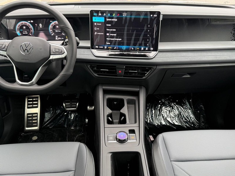 Volkswagen Tiguan Vehicle Full-screen Gallery Image 6