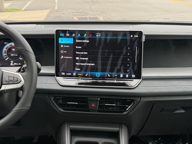 Volkswagen Tiguan Vehicle Full-screen Gallery Image 7