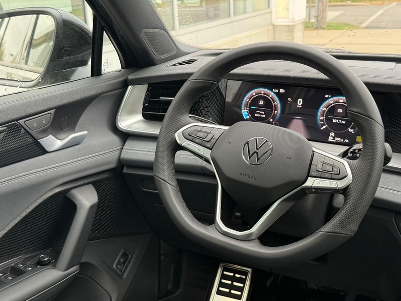 Volkswagen Tiguan Vehicle Full-screen Gallery Image 8