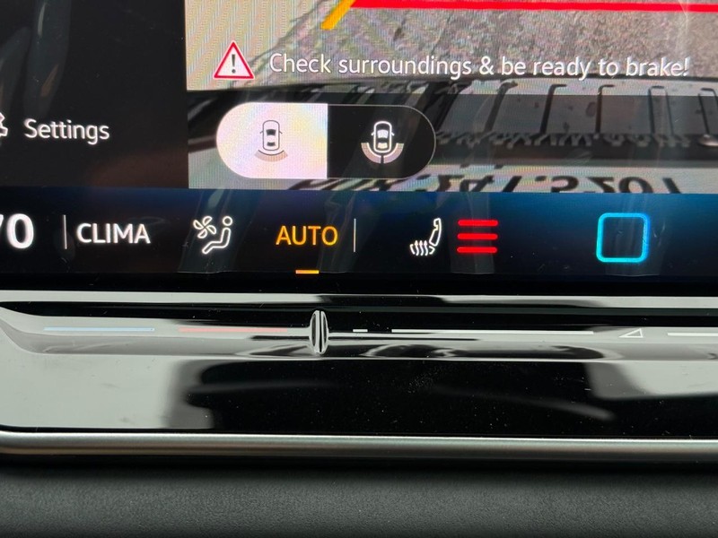 Volkswagen Tiguan Vehicle Full-screen Gallery Image 14