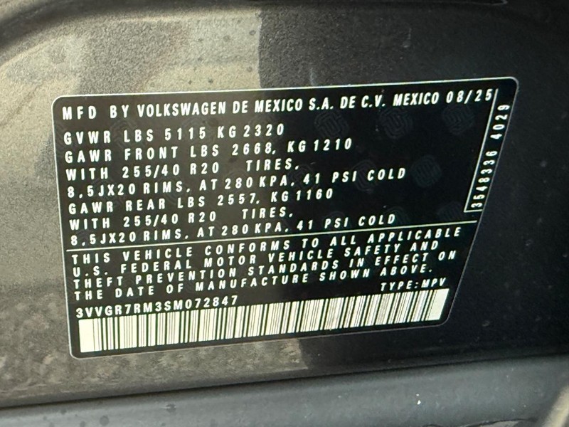 Volkswagen Tiguan Vehicle Full-screen Gallery Image 17