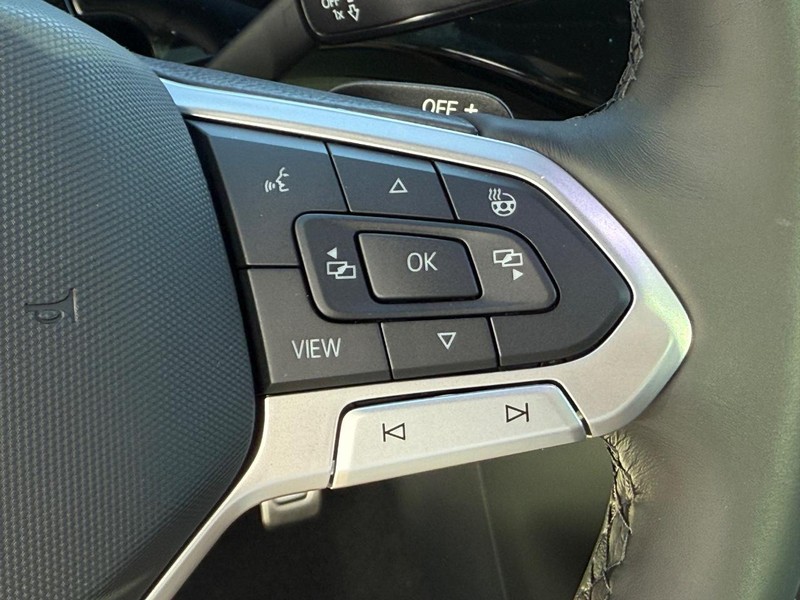 Volkswagen Atlas Cross Sport Vehicle Full-screen Gallery Image 11