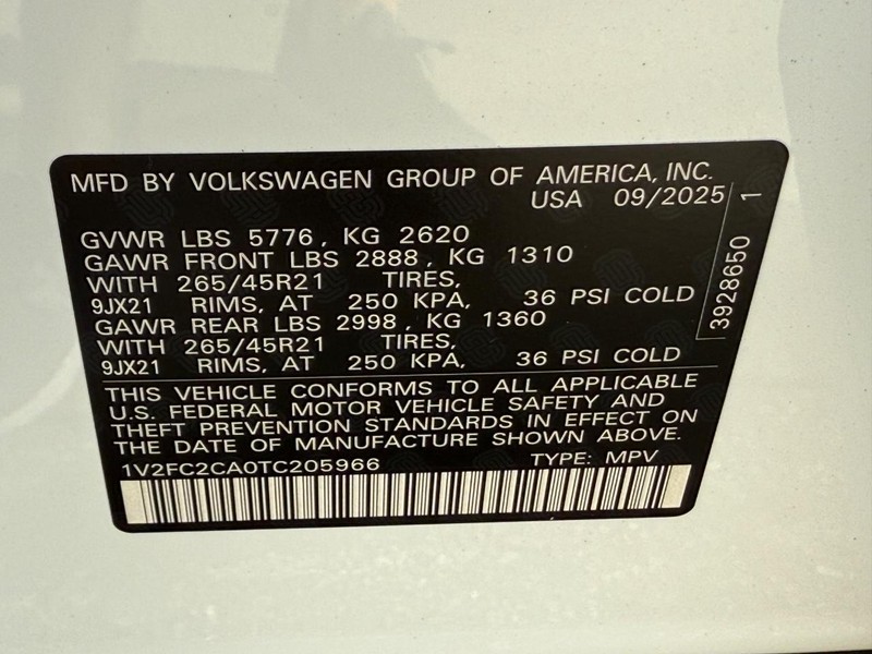 Volkswagen Atlas Cross Sport Vehicle Full-screen Gallery Image 16