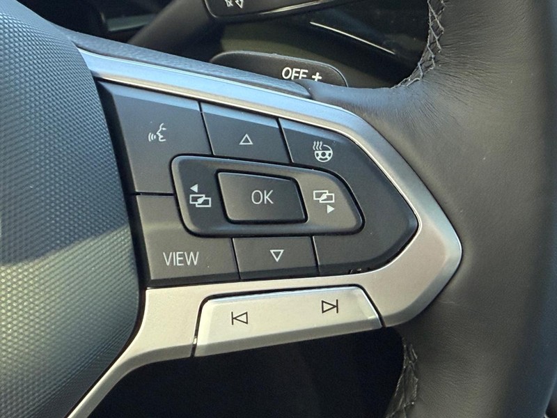 Volkswagen Atlas Cross Sport Vehicle Full-screen Gallery Image 12