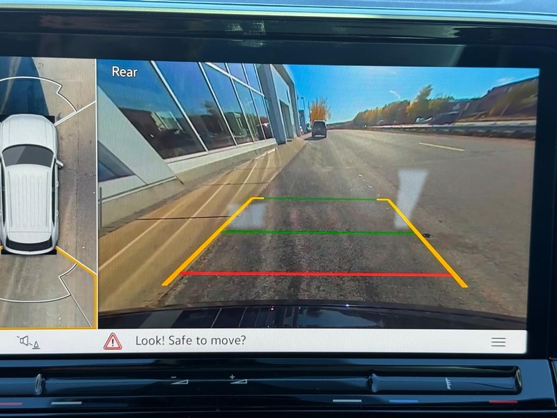 Volkswagen Atlas Cross Sport Vehicle Full-screen Gallery Image 13