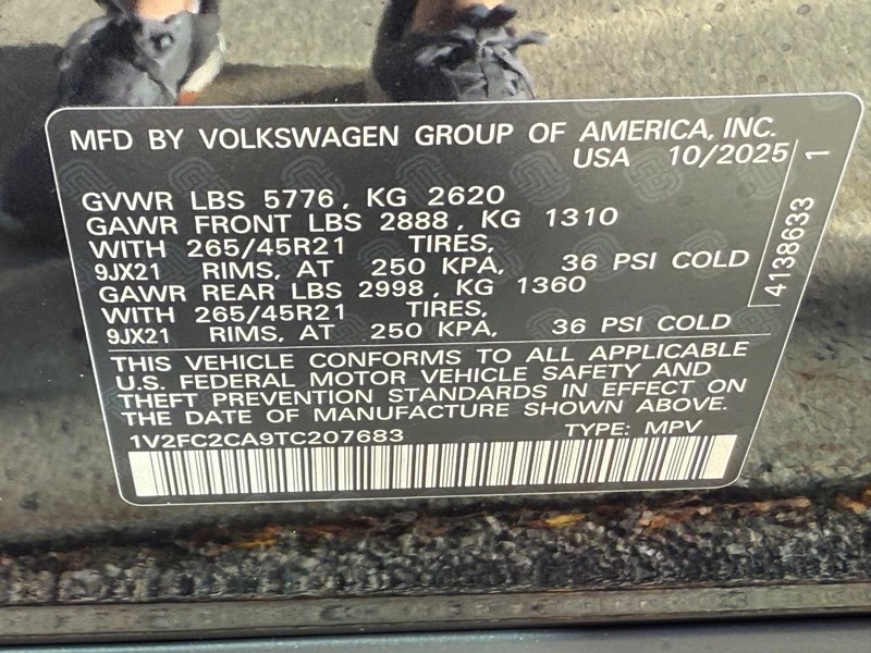 Volkswagen Atlas Cross Sport Vehicle Full-screen Gallery Image 17