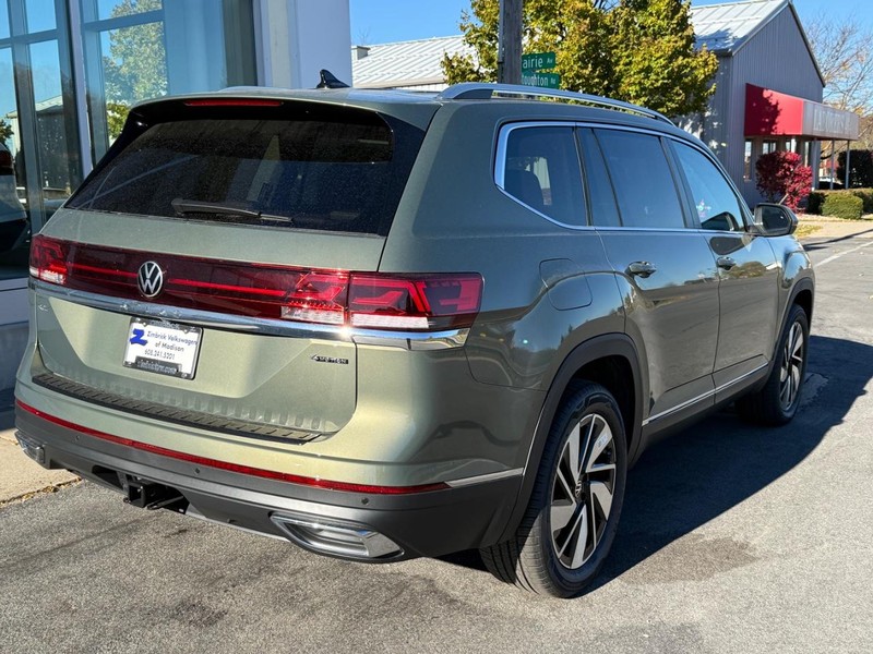 Volkswagen Atlas Vehicle Full-screen Gallery Image 3