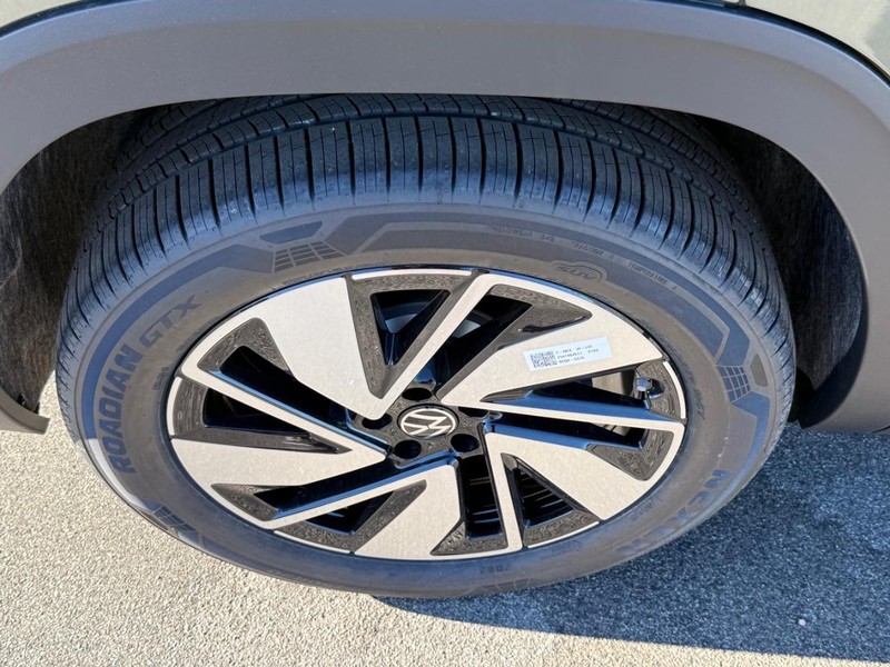 Volkswagen Atlas Vehicle Full-screen Gallery Image 4