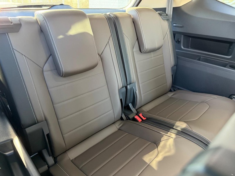 Volkswagen Atlas Vehicle Full-screen Gallery Image 6