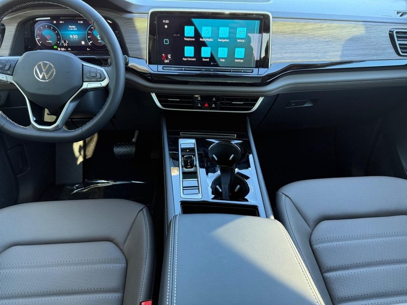 Volkswagen Atlas Vehicle Full-screen Gallery Image 7