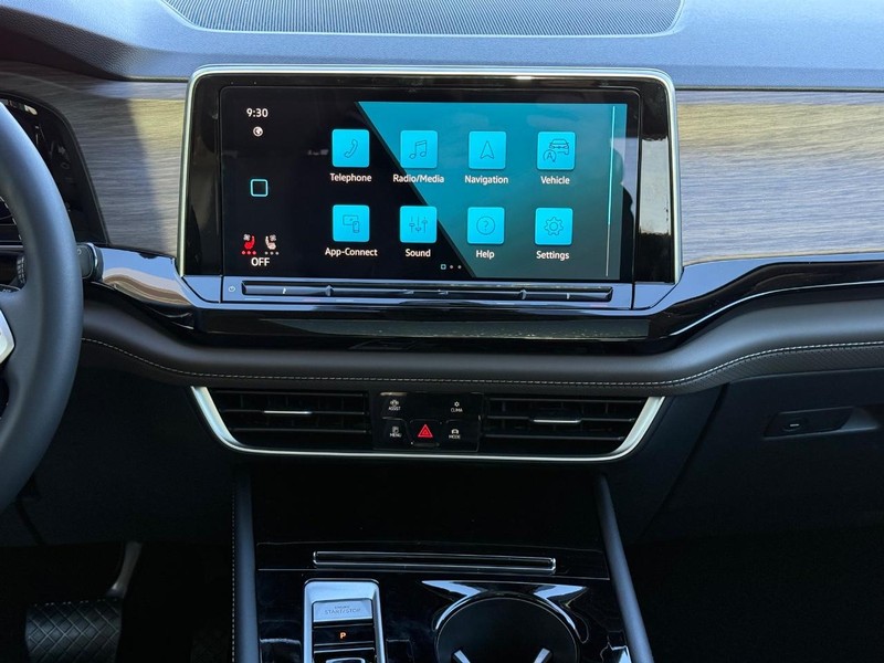 Volkswagen Atlas Vehicle Full-screen Gallery Image 8