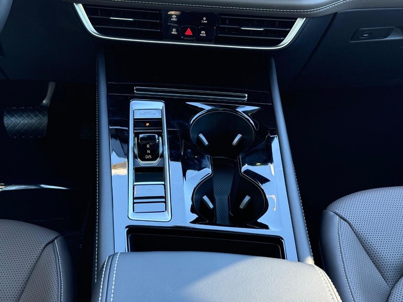 Volkswagen Atlas Vehicle Full-screen Gallery Image 9