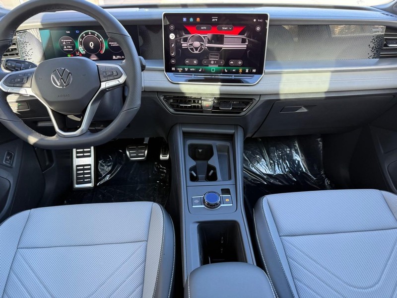 Volkswagen Tiguan Vehicle Full-screen Gallery Image 6