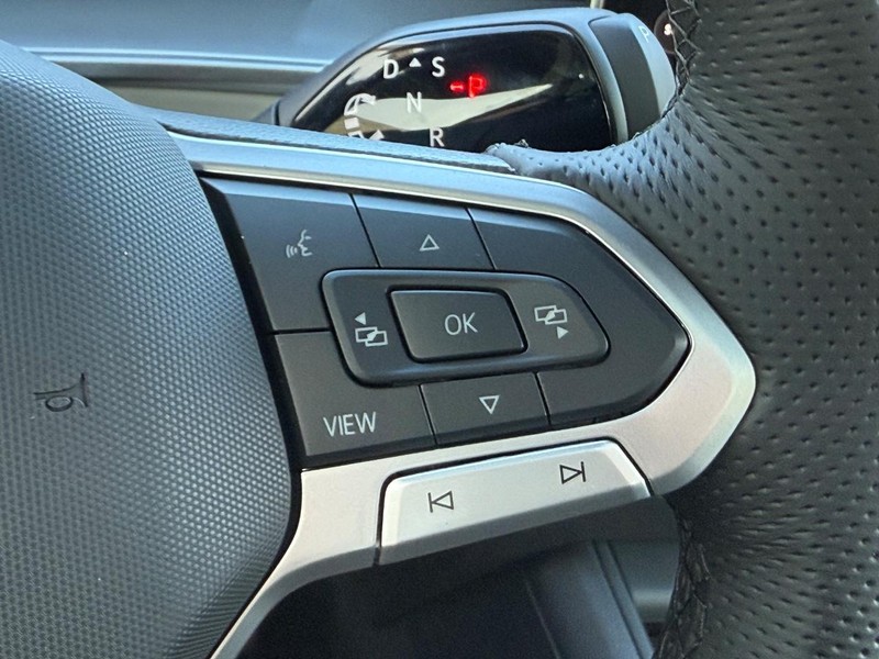 Volkswagen Tiguan Vehicle Full-screen Gallery Image 11