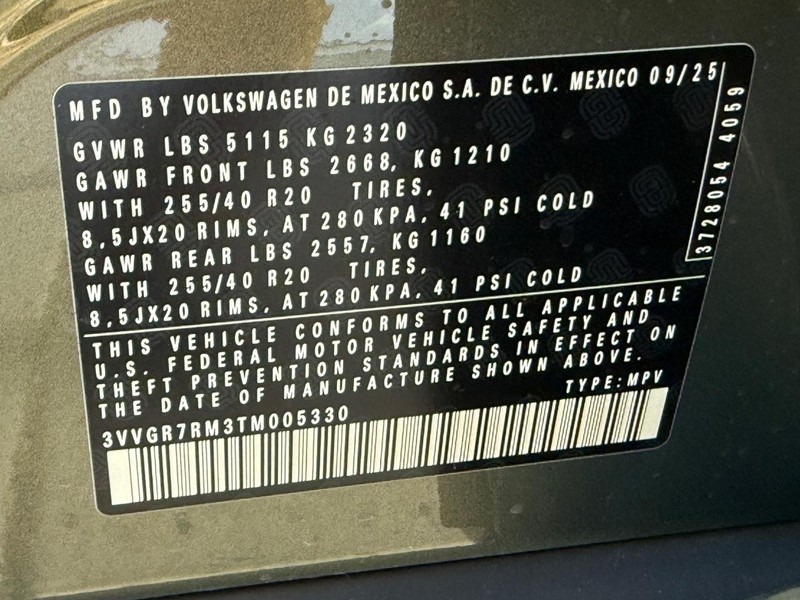 Volkswagen Tiguan Vehicle Full-screen Gallery Image 17