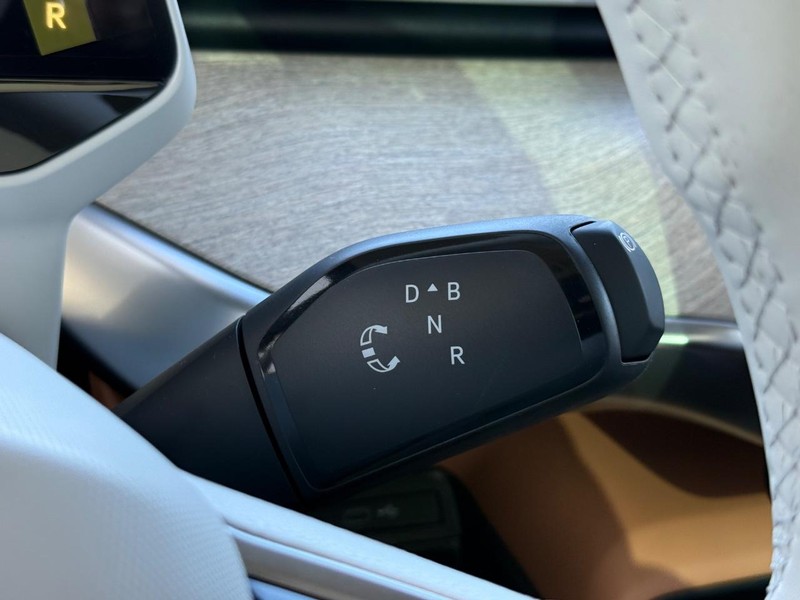 Volkswagen ID. Buzz Vehicle Full-screen Gallery Image 14