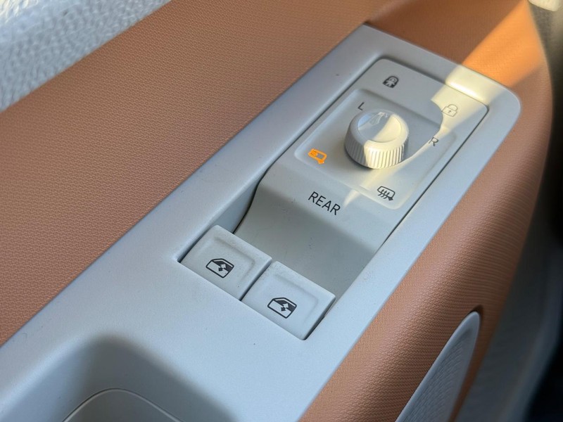 Volkswagen ID. Buzz Vehicle Full-screen Gallery Image 17