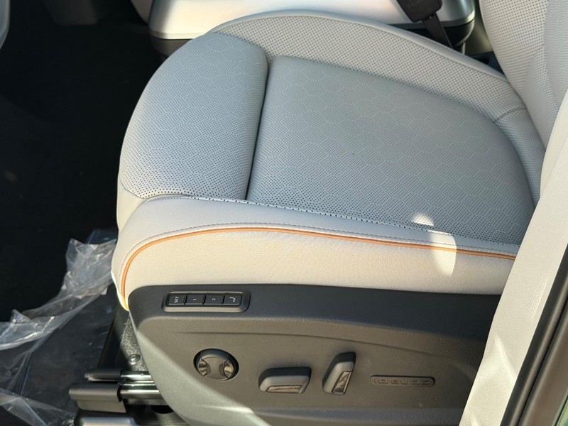 Volkswagen ID. Buzz Vehicle Full-screen Gallery Image 18