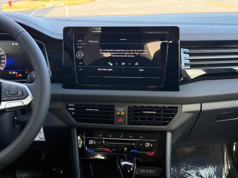 Volkswagen Jetta Vehicle Full-screen Gallery Image 6