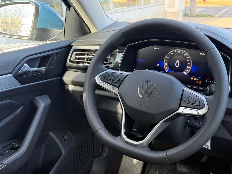 Volkswagen Jetta Vehicle Full-screen Gallery Image 8