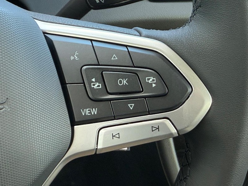 Volkswagen Jetta Vehicle Full-screen Gallery Image 11