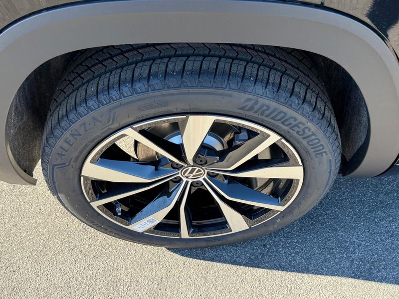 Volkswagen Atlas Vehicle Full-screen Gallery Image 4