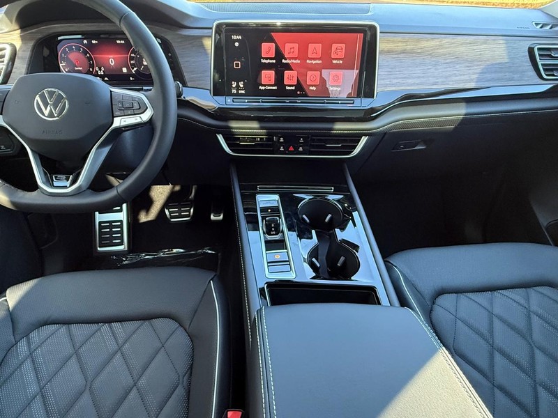 Volkswagen Atlas Vehicle Full-screen Gallery Image 7