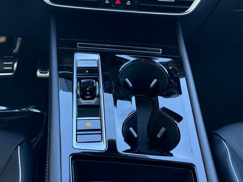 Volkswagen Atlas Vehicle Full-screen Gallery Image 9