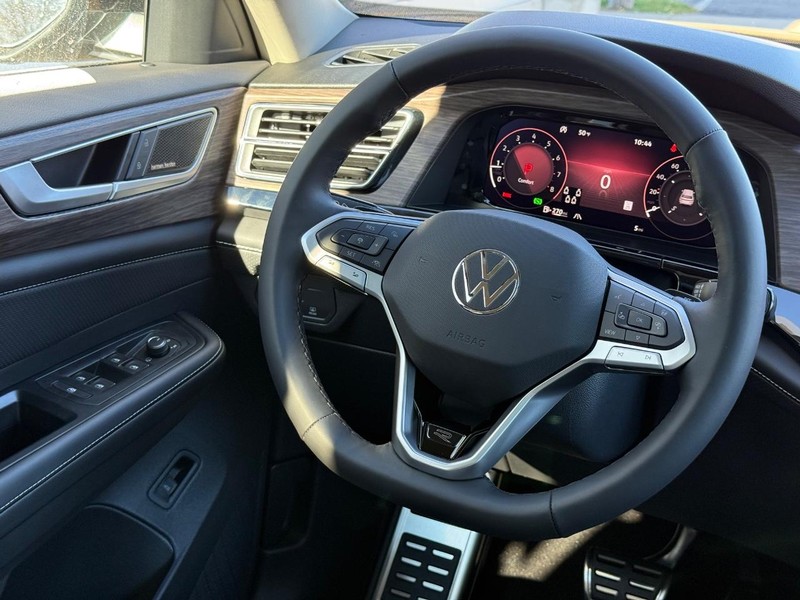 Volkswagen Atlas Vehicle Full-screen Gallery Image 10