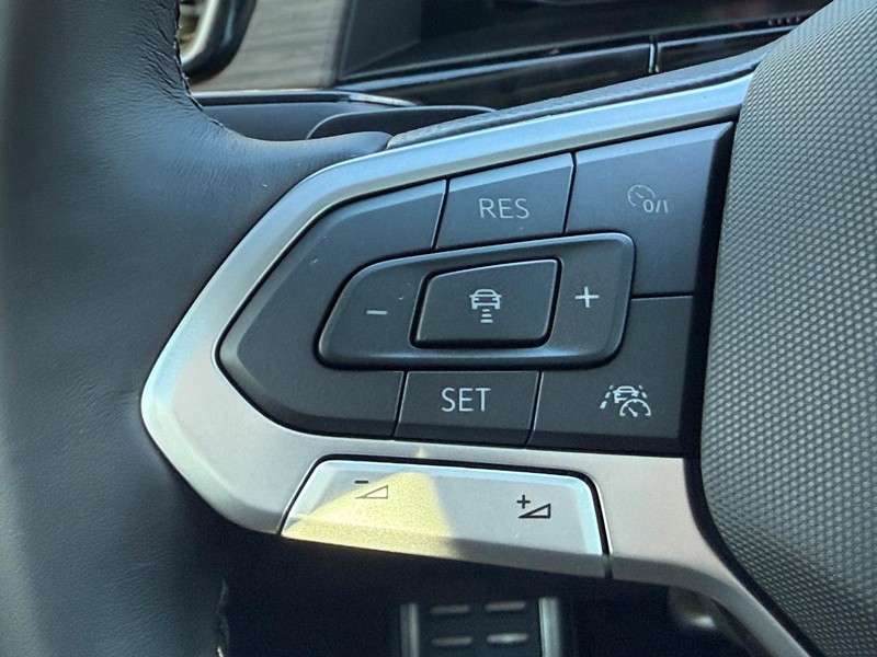 Volkswagen Atlas Vehicle Full-screen Gallery Image 12