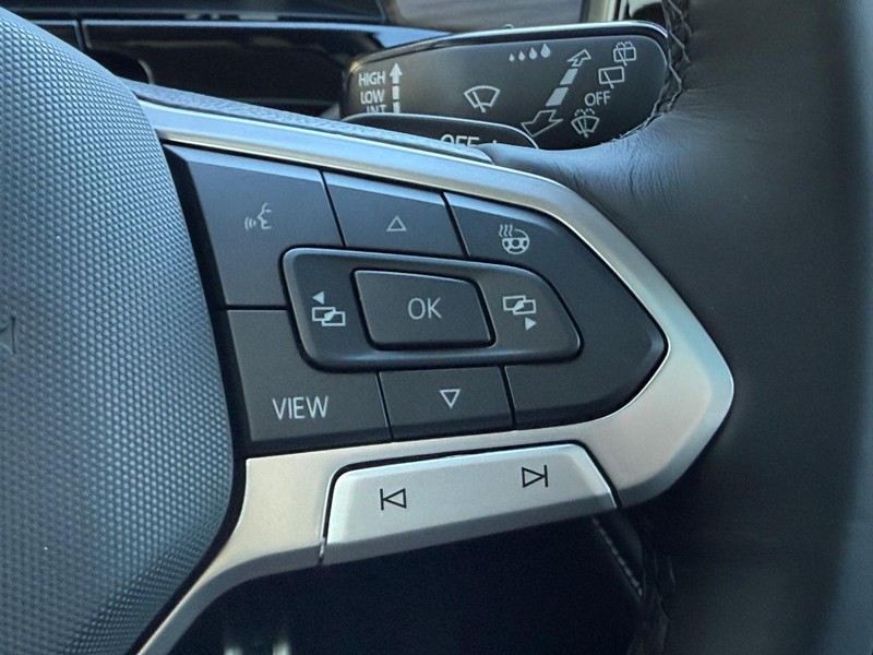 Volkswagen Atlas Vehicle Full-screen Gallery Image 13