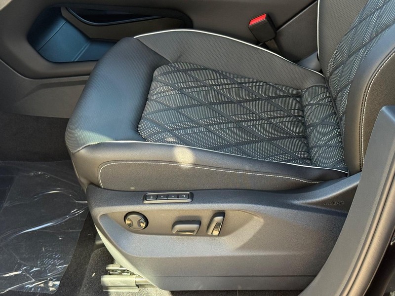 Volkswagen Atlas Vehicle Full-screen Gallery Image 17