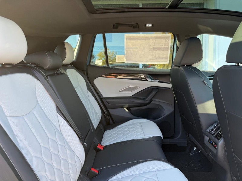 Volkswagen Tiguan Vehicle Full-screen Gallery Image 5