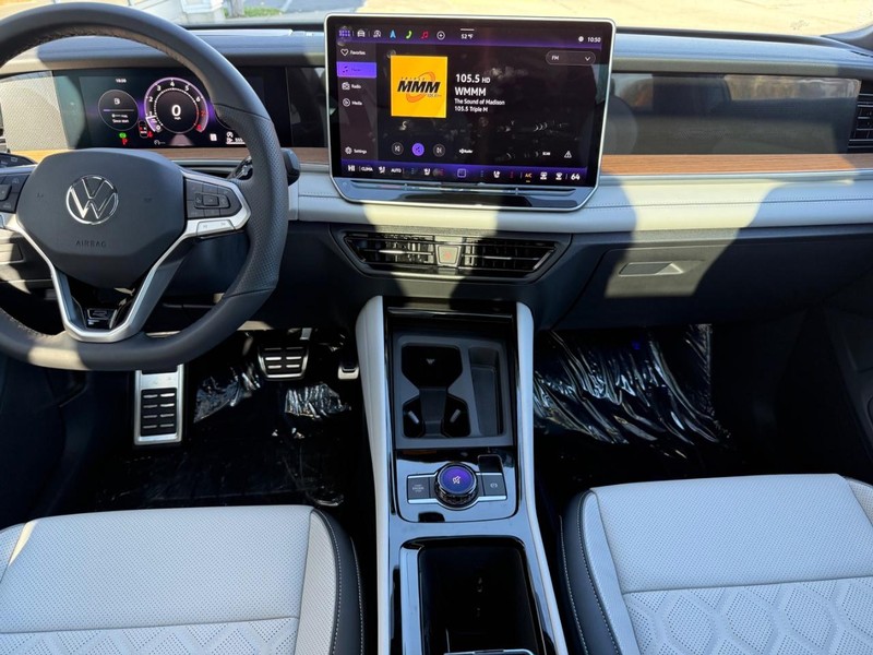 Volkswagen Tiguan Vehicle Full-screen Gallery Image 6