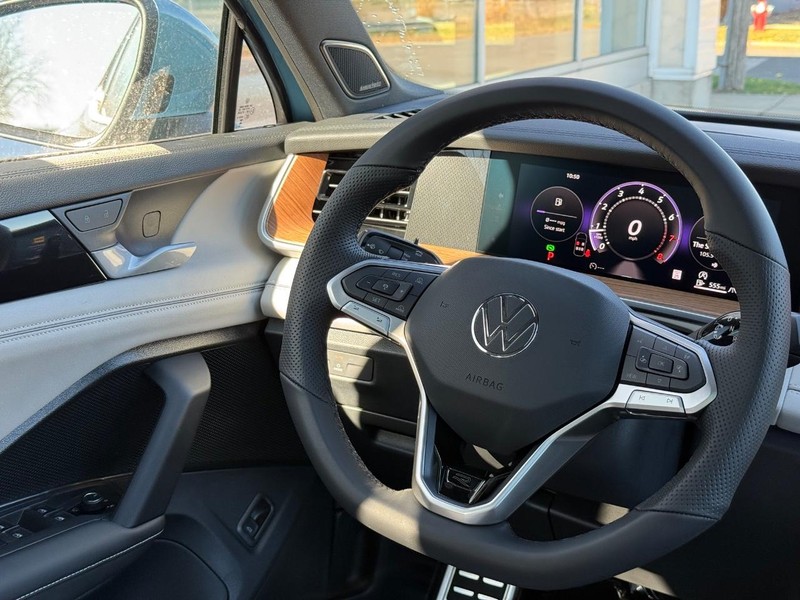 Volkswagen Tiguan Vehicle Full-screen Gallery Image 8