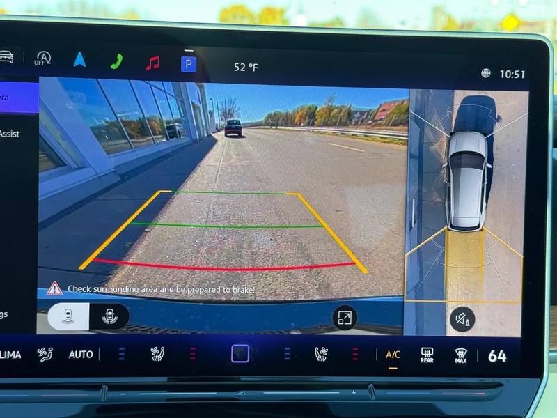 Volkswagen Tiguan Vehicle Full-screen Gallery Image 13