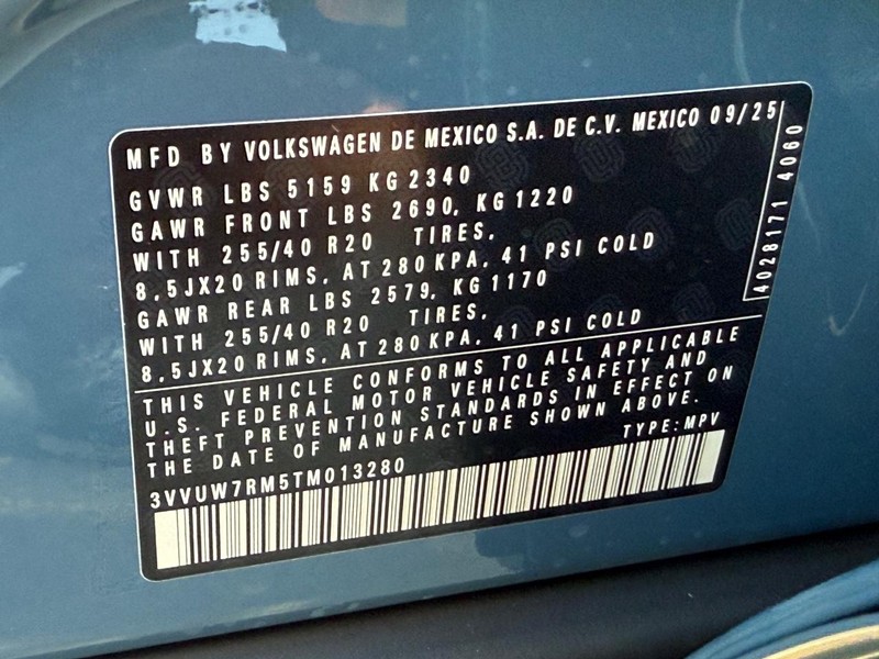 Volkswagen Tiguan Vehicle Full-screen Gallery Image 17