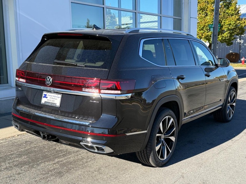 Volkswagen Atlas Vehicle Full-screen Gallery Image 3