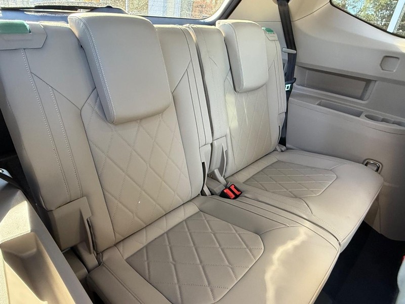 Volkswagen Atlas Vehicle Full-screen Gallery Image 5