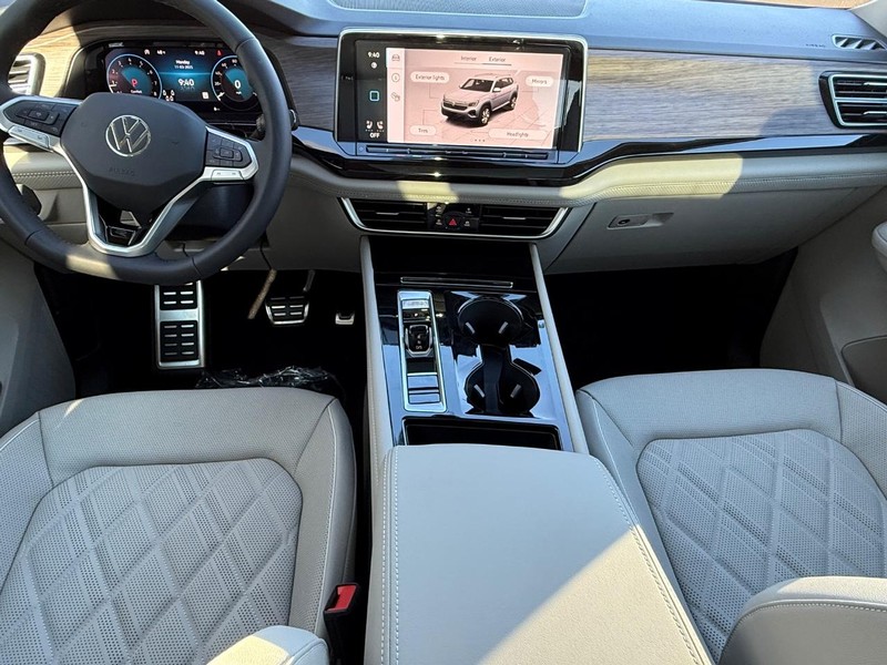 Volkswagen Atlas Vehicle Full-screen Gallery Image 7