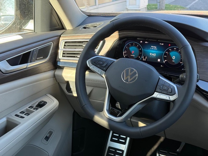 Volkswagen Atlas Vehicle Full-screen Gallery Image 10