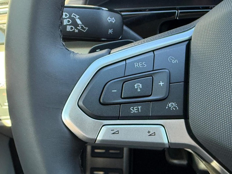 Volkswagen Atlas Vehicle Full-screen Gallery Image 12