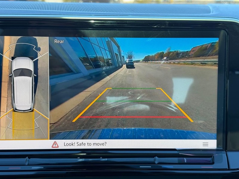 Volkswagen Atlas Vehicle Full-screen Gallery Image 14