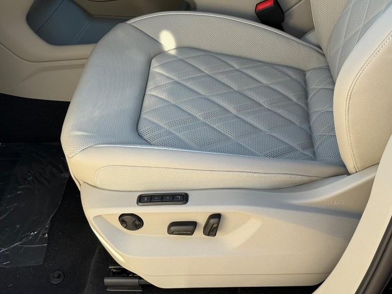 Volkswagen Atlas Vehicle Full-screen Gallery Image 17