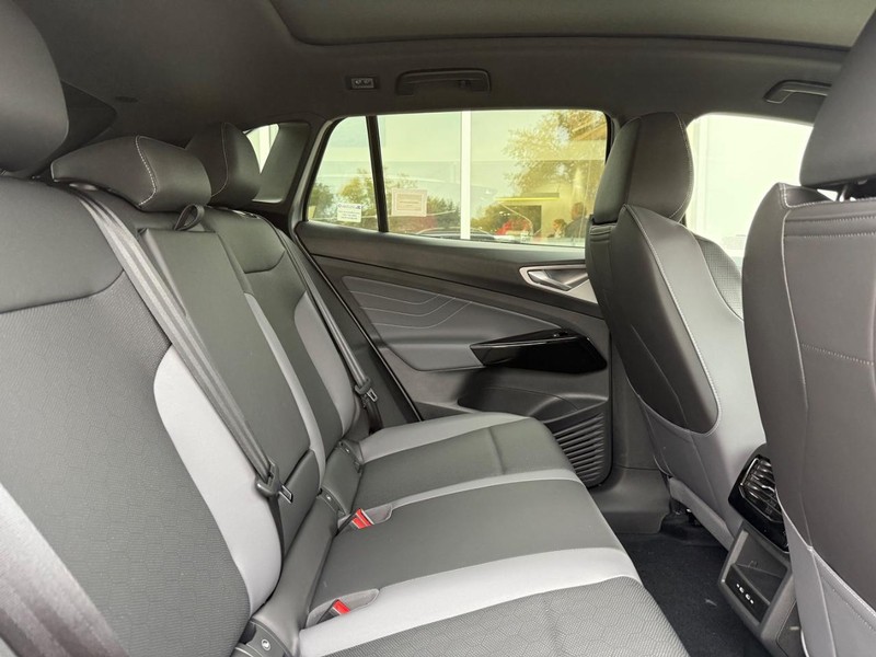 Volkswagen ID.4 Vehicle Full-screen Gallery Image 4