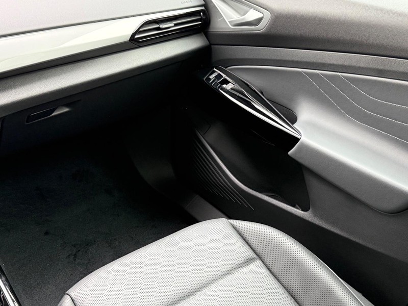 Volkswagen ID.4 Vehicle Full-screen Gallery Image 7